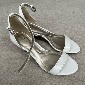 Brand new Bandolino White patent leather sandals size 6